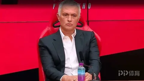 阿蘭·希勒与亨利荣获英超名人堂称号