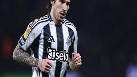 “卡特回忆篮网退役球衣时刻：梦想实现，心怀感激”